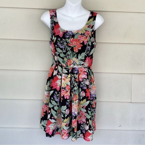 Studio by YDE sleeveless open mini back dress small.  0312 - Picture 1 of 9